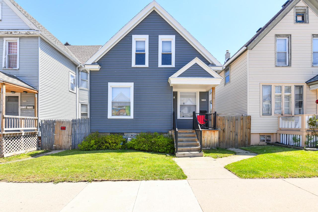 2748 N Holton St, Milwaukee, WI 53212