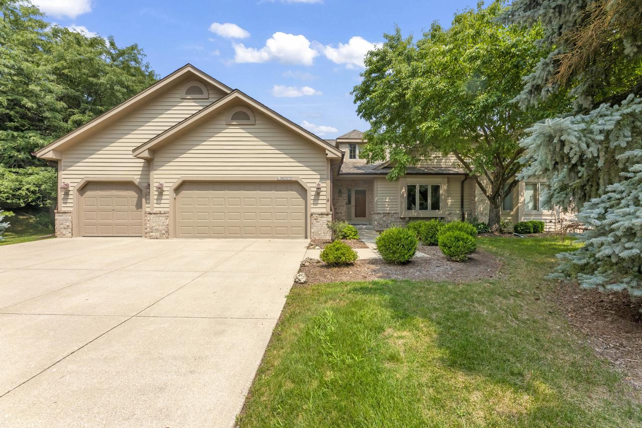N18W28978 Golf Ridge #A, Delafield, WI 53072