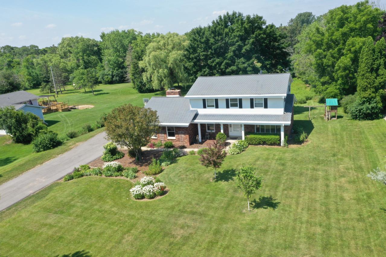11433 N Oriole Ln, Mequon, WI 53092