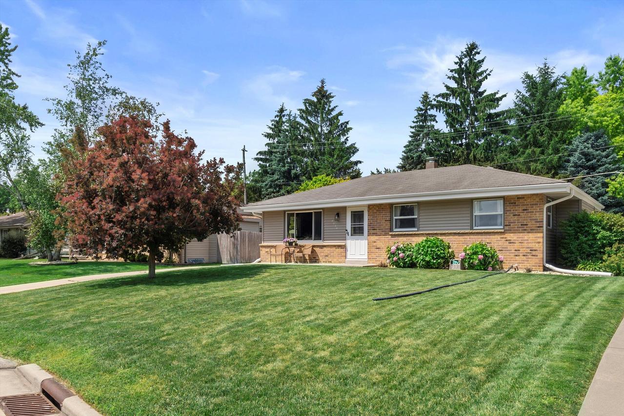 4254 Pine Ridge, Racine, WI 53403
