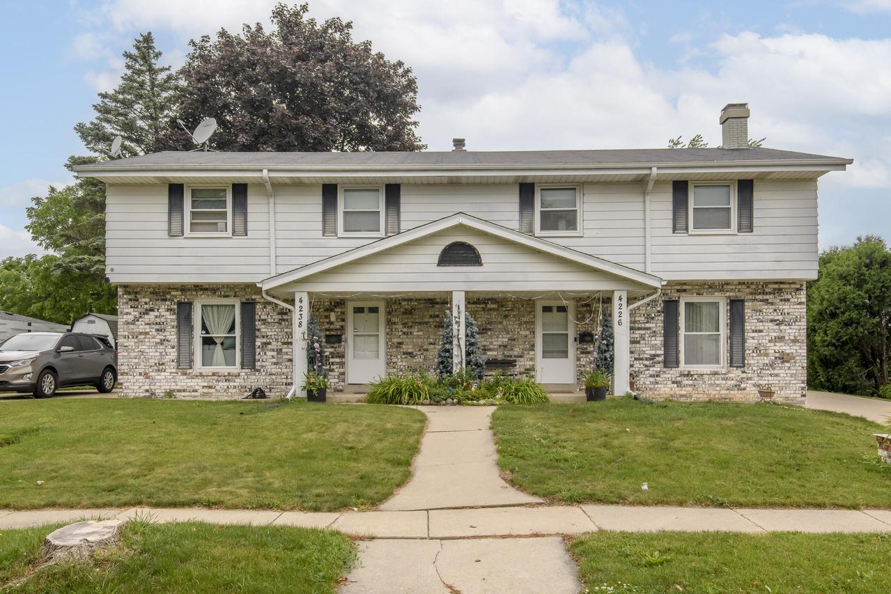 4226 Tumblewood Ln #4238, Greendale, WI 53129