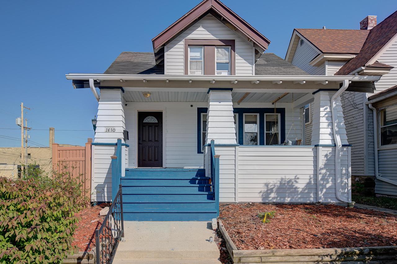1430 S 74th St, West Allis, WI 53214