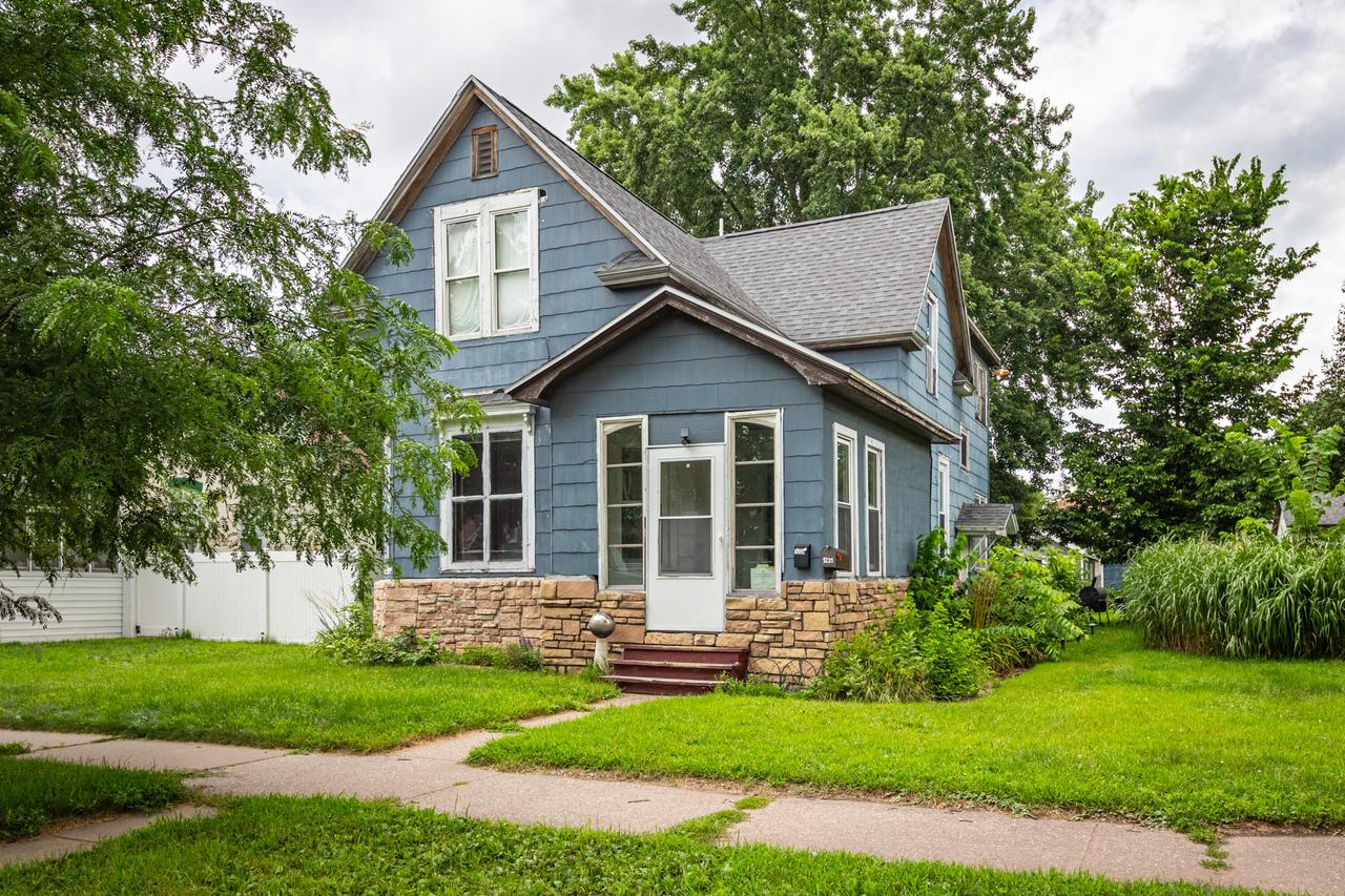 1229-1231 13th St, La Crosse, WI 54601