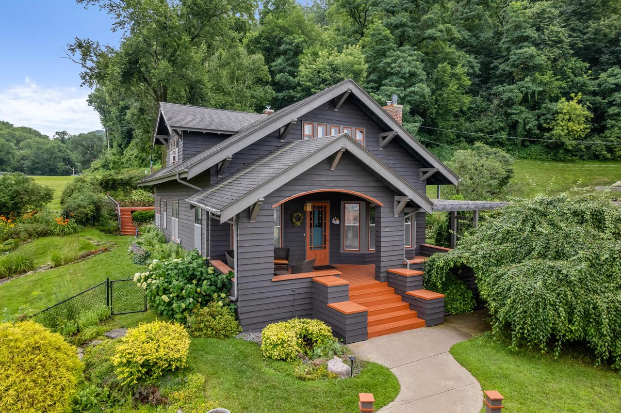 707 Main St, Genoa, WI 54632