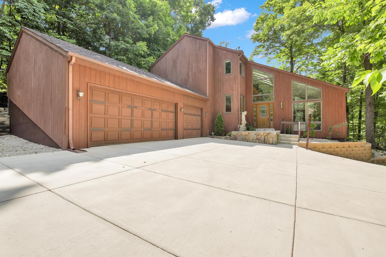 16645 Tanglewood Dr, Brookfield, WI 53005