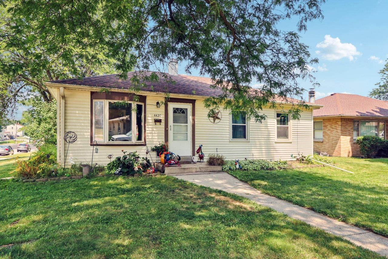 4420 W Van Beck Ave, Greenfield, WI 53220