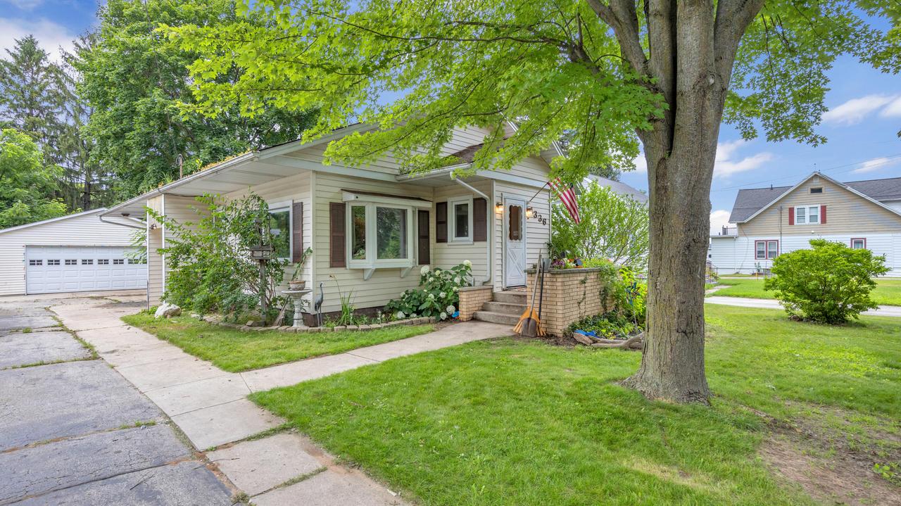 1336 W Washington Ave, Cleveland, WI 53015