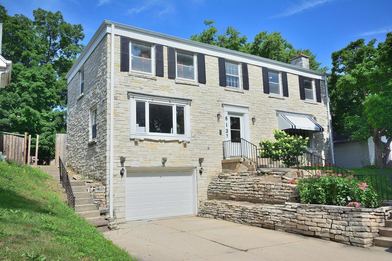 613 Pleasant View, Wauwatosa, WI 53226