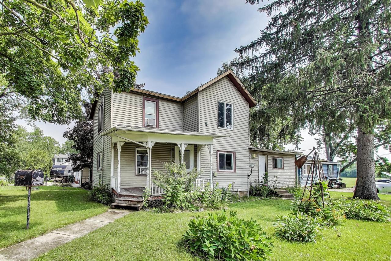 822 8th Ave, Union Grove, WI 53182