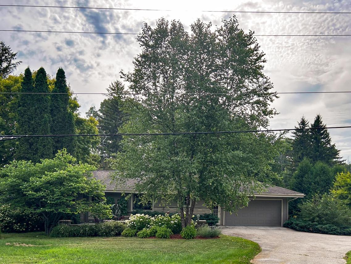 5825 Wildlife Rd, Addison, WI 53002