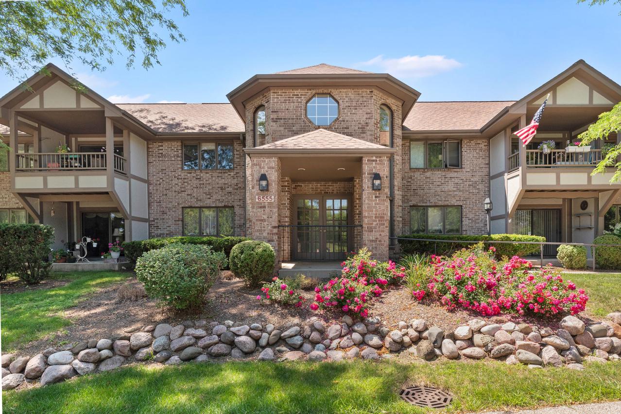 6555 N Green Bay Ave #206, Glendale, WI 53209