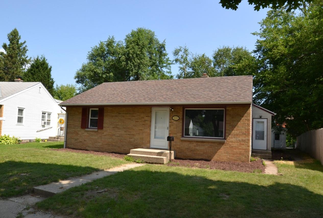 2220 W Neil Pl, Milwaukee, WI 53209