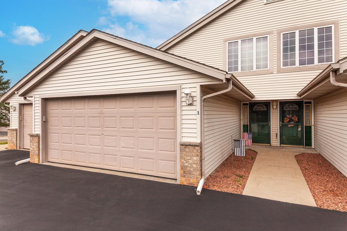 883 E Loos St #1, Hartford, WI 53027