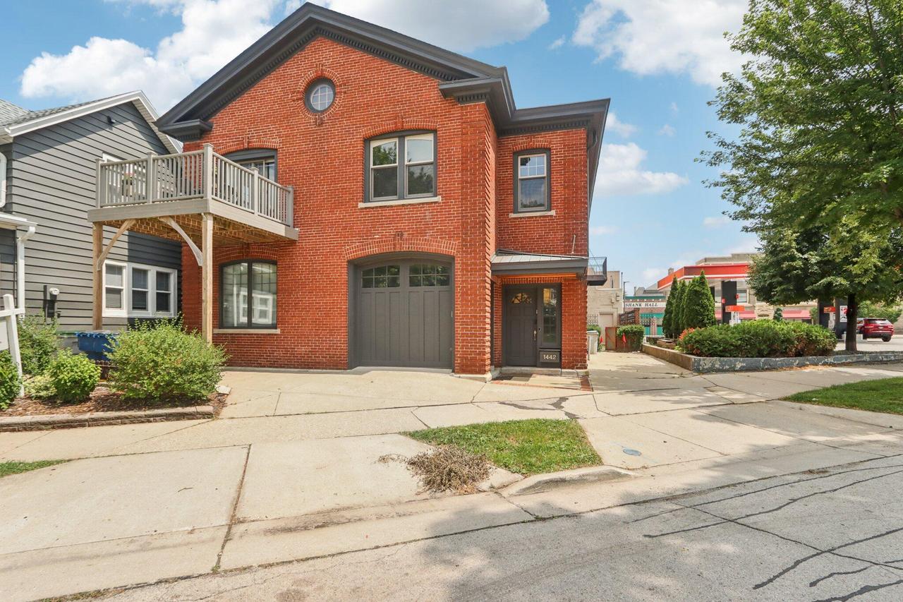 1442 N Franklin Pl #3, Milwaukee, WI 53202