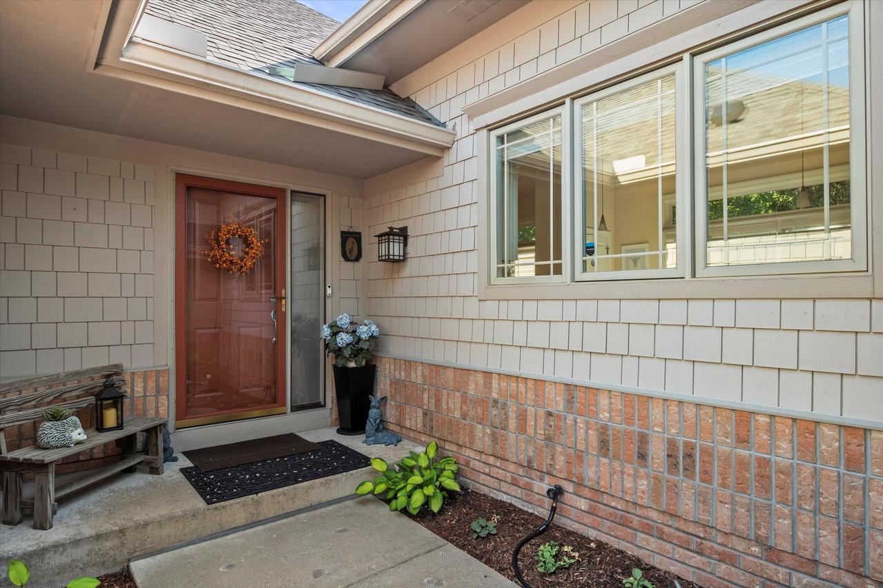 151 W Parkfield Ct, Wind Point, WI 53402