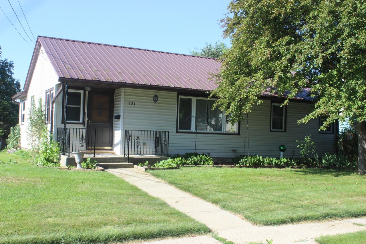 121 Clark St, Watertown, WI 53094