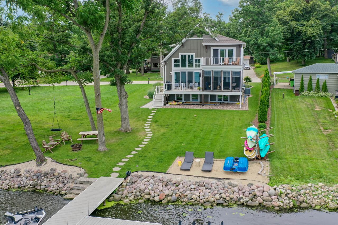6507 Riverside Rd, Waterford, WI 53185