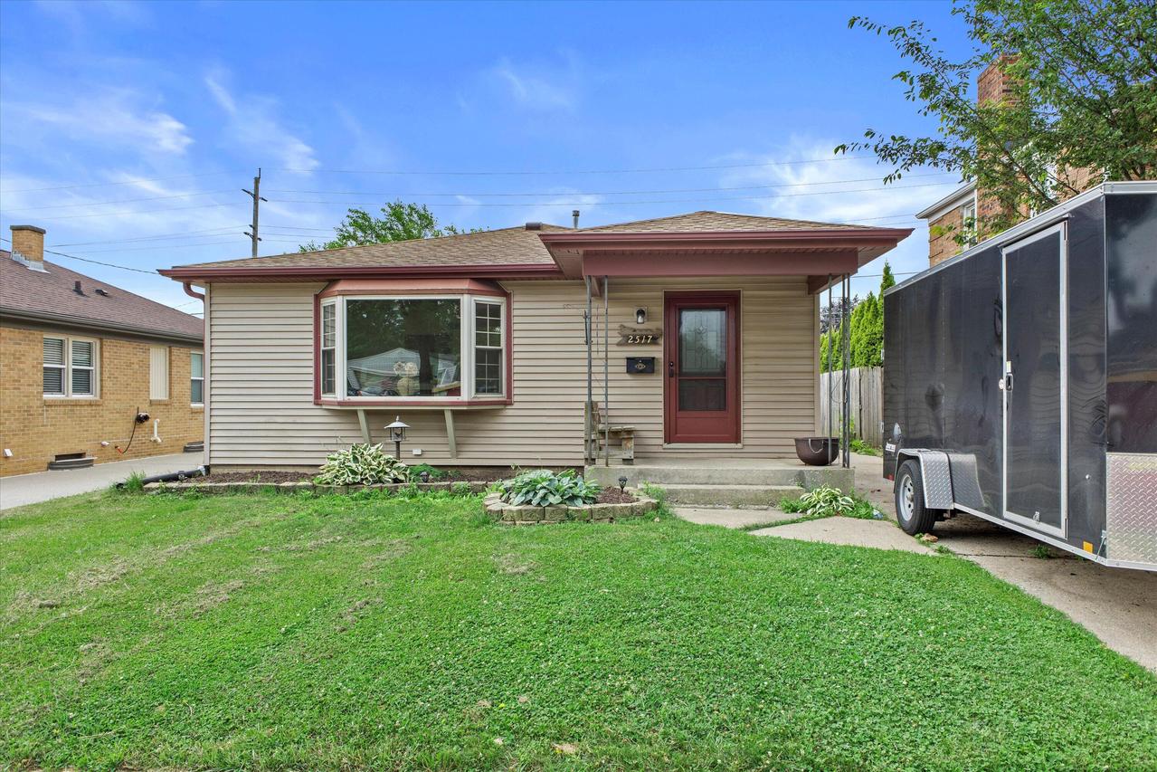 2517 Dwight St, Racine, WI 53403