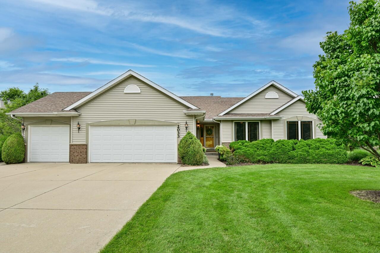 2033 Deer Run, Delavan, WI 53115