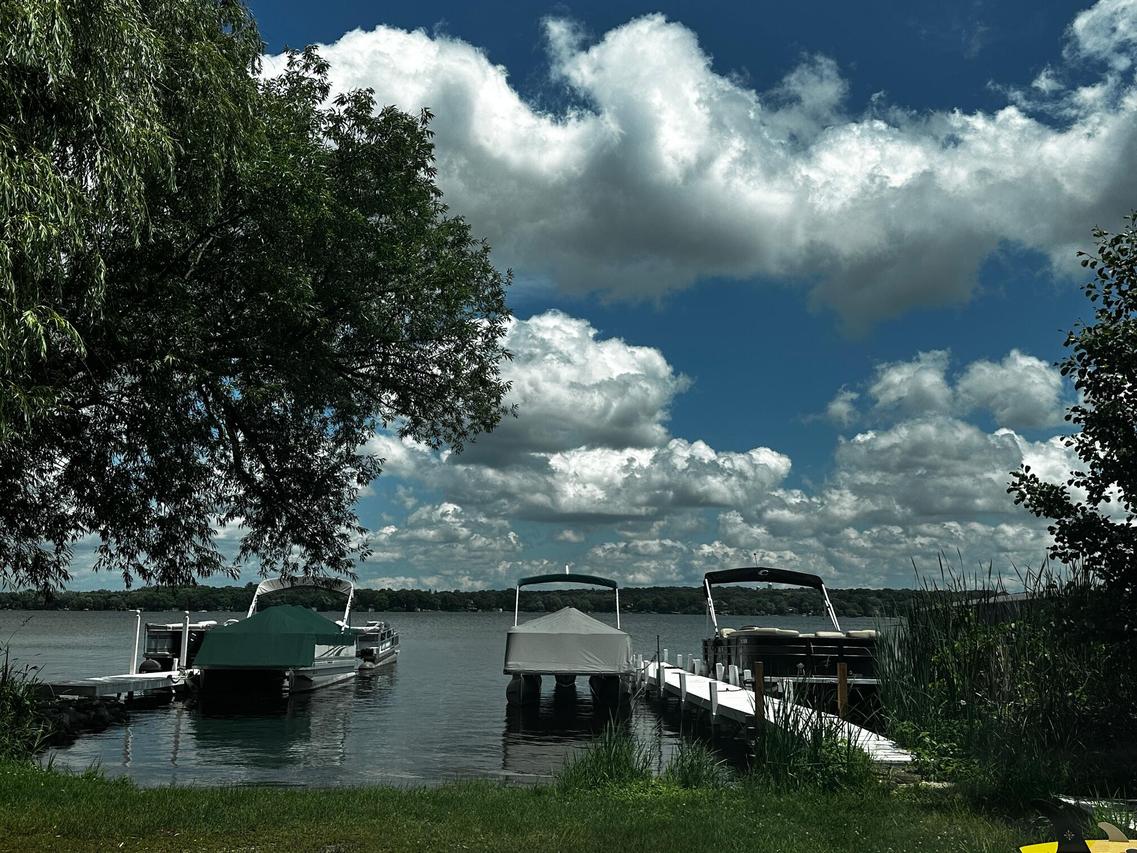 1823 W Shore Dr, Delafield, WI 53018