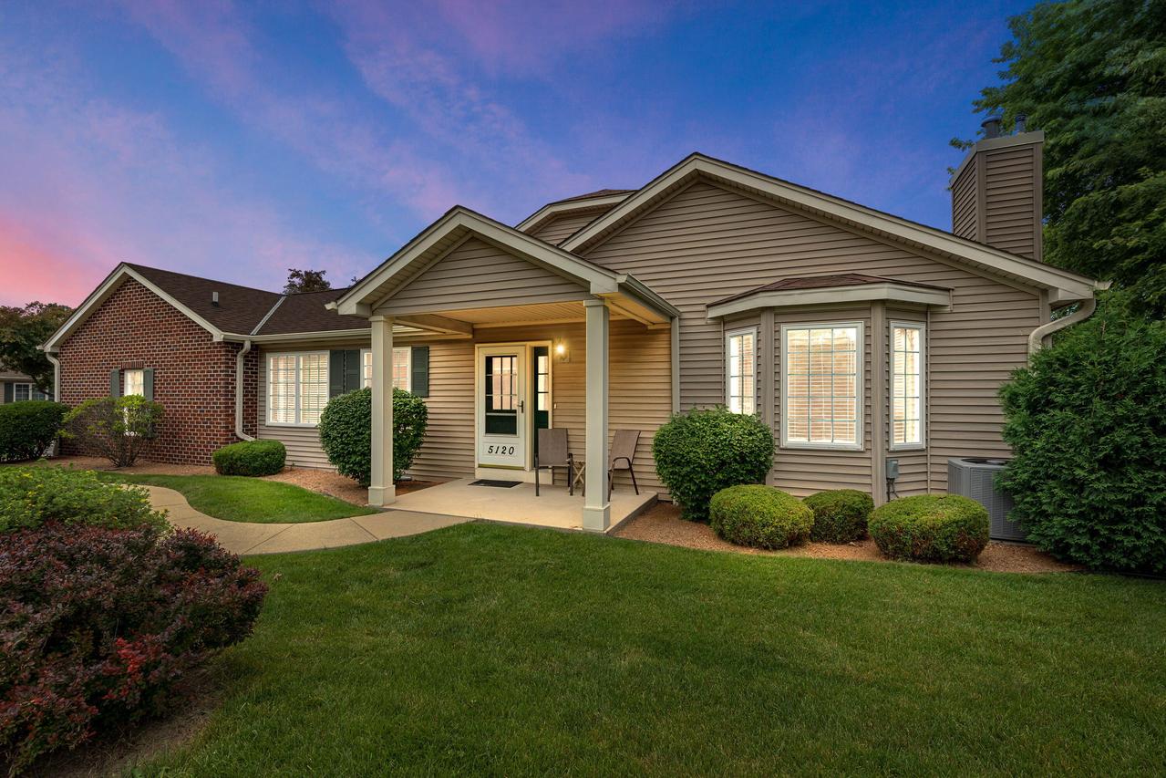 5120 S Hidden Dr, Greenfield, WI 53221