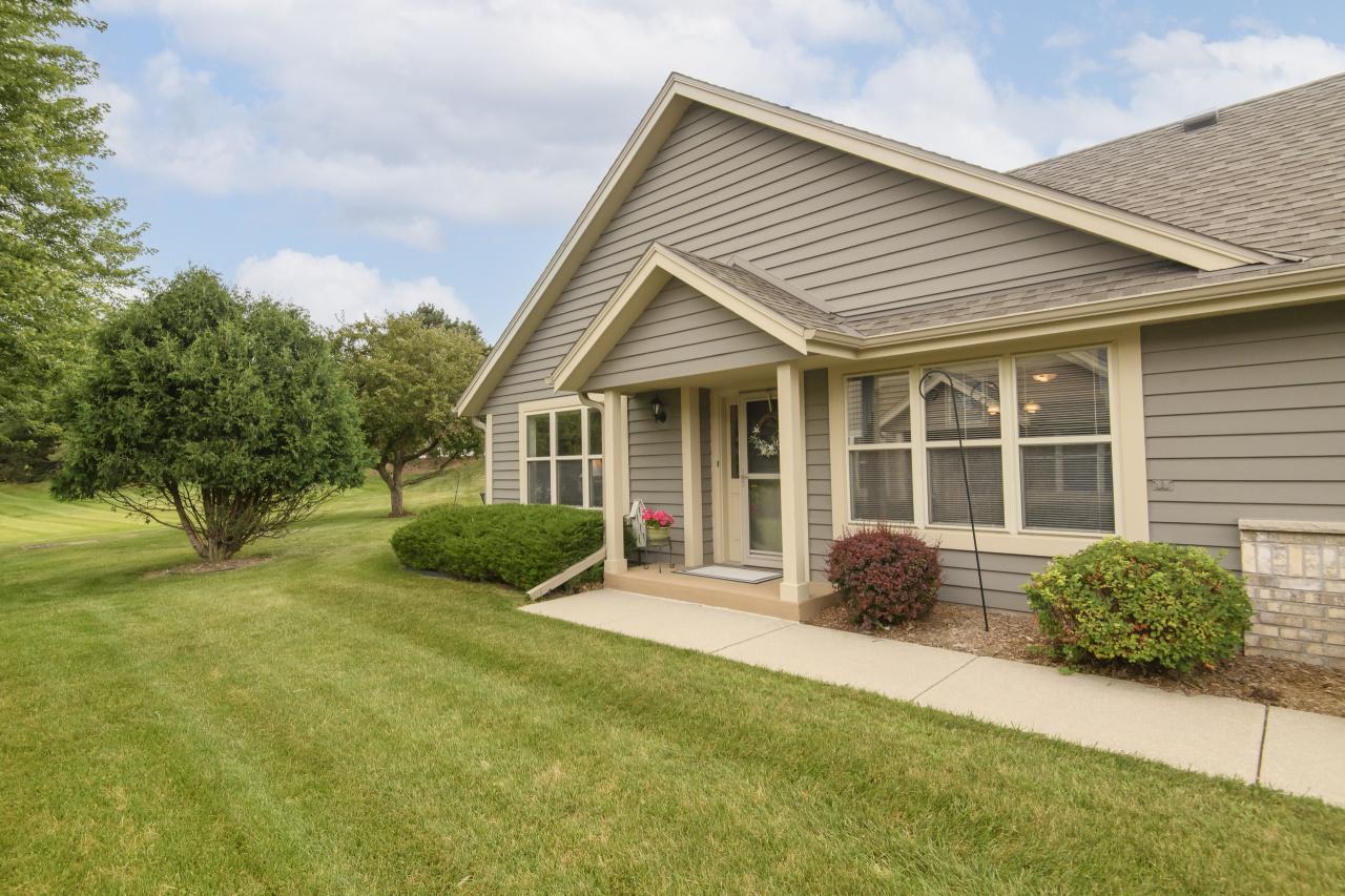 N24W24000 Brandon Oaks Dr #A, Pewaukee, WI 53072