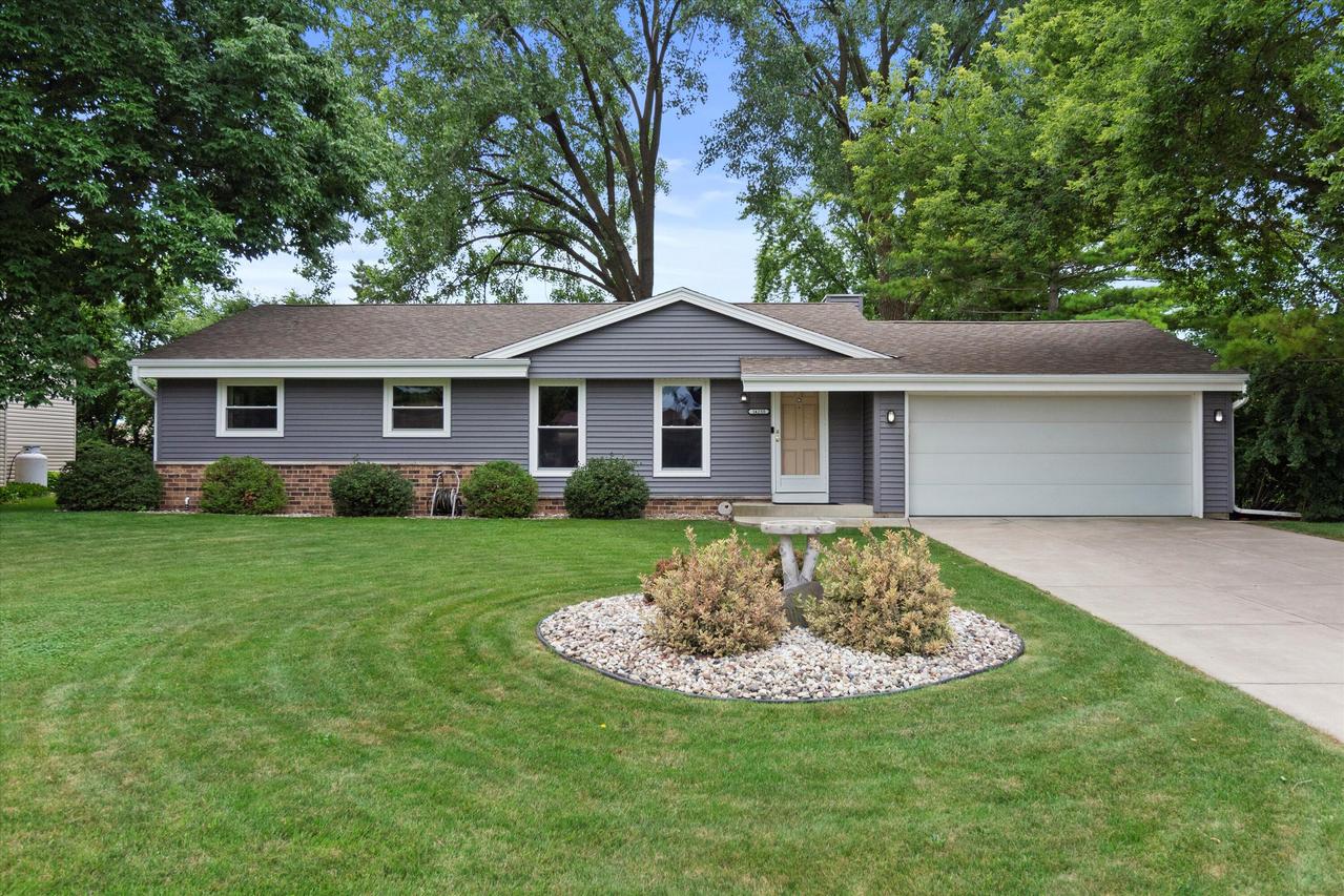 14255 W Glen Meadow, New Berlin, WI 53151