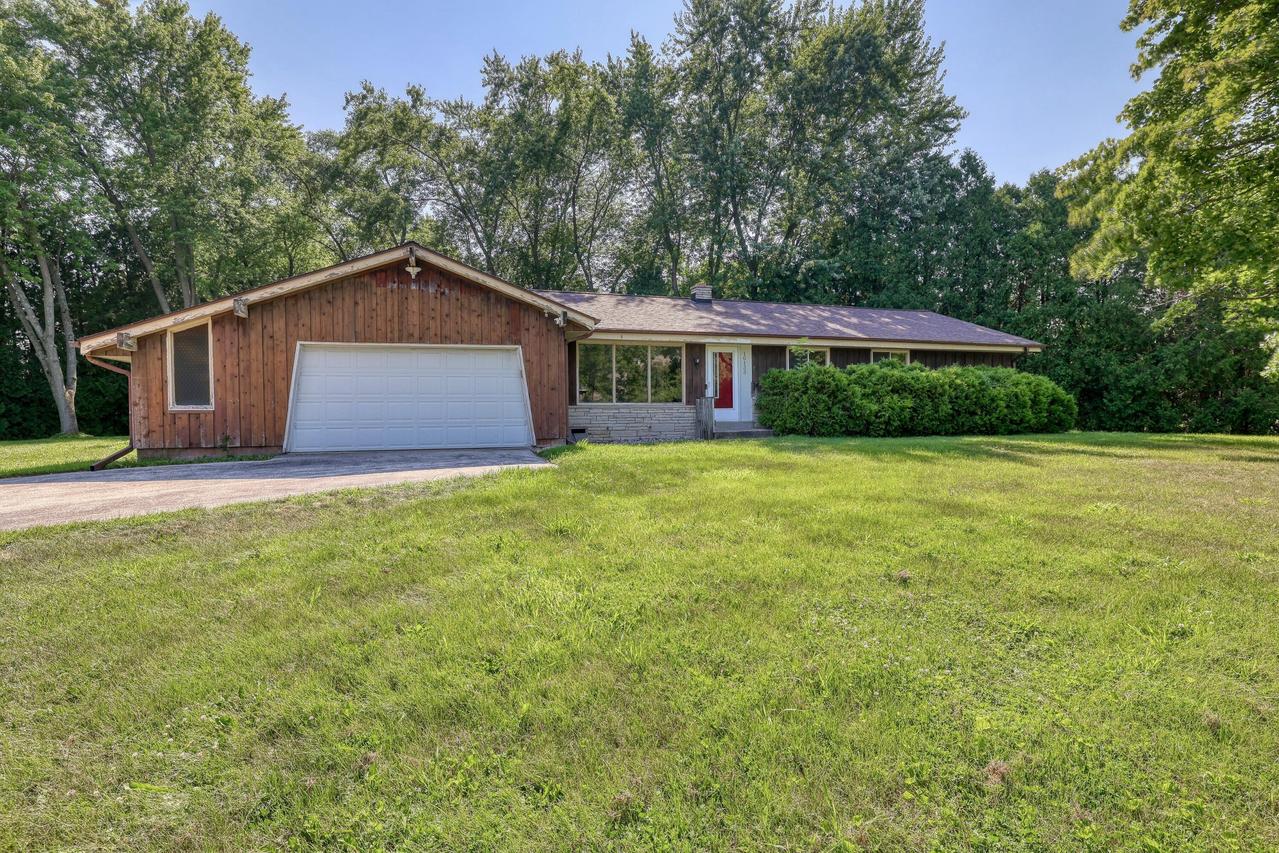 10133 N Meadow Ln, Mequon, WI 53092