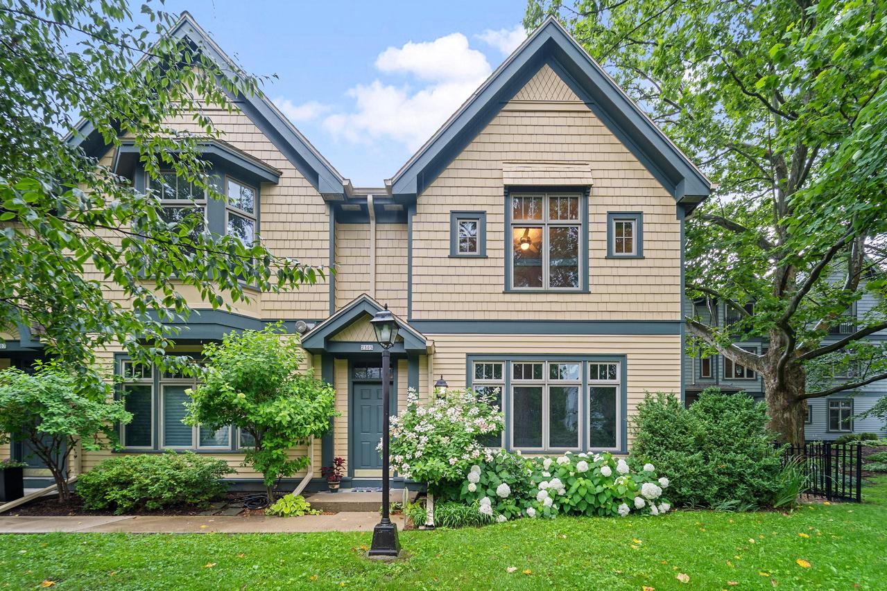 2305 E Stratford Ct, Shorewood, WI 53211