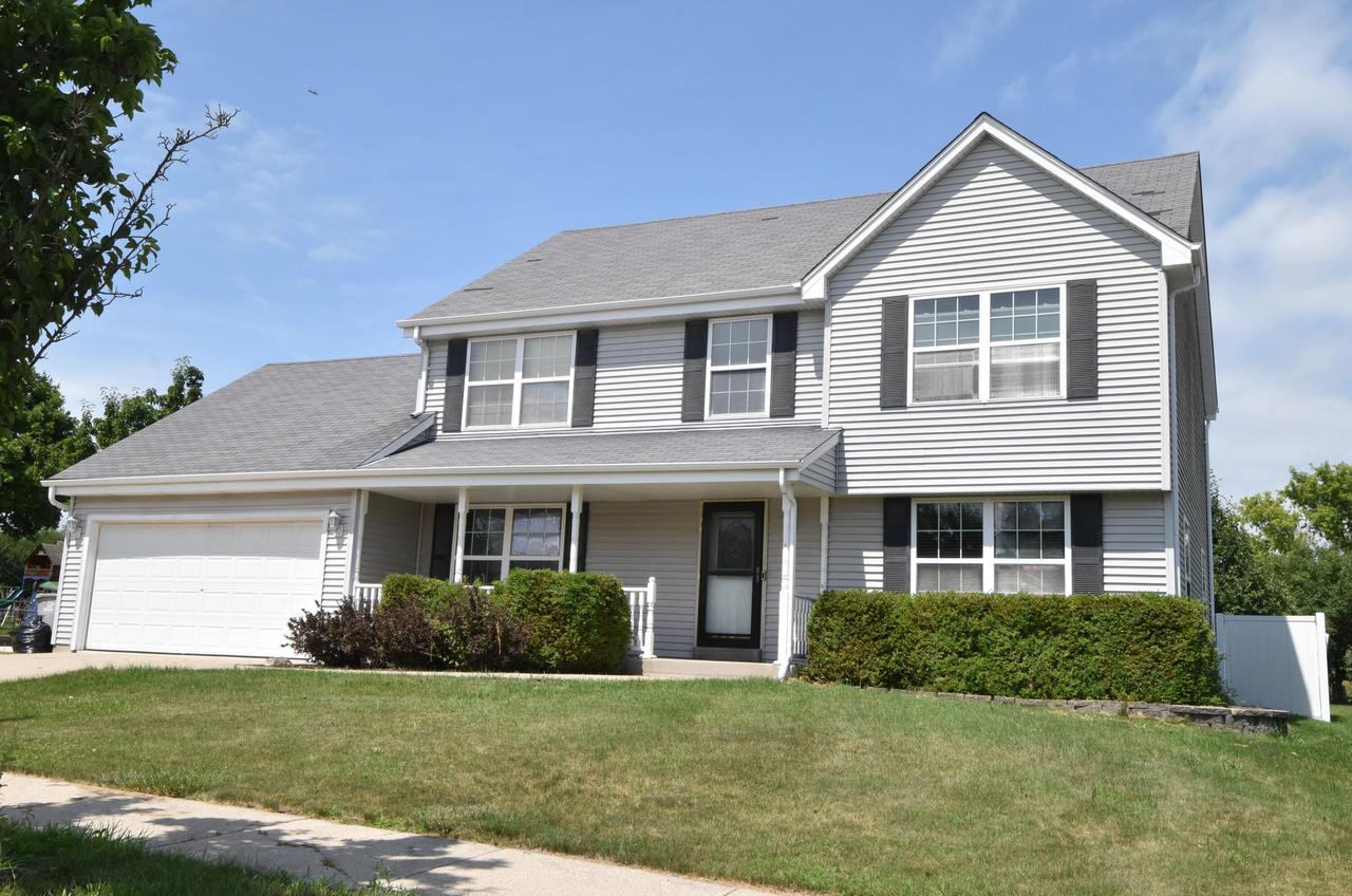 7970 W Glenbrook Rd, Milwaukee, WI 53223