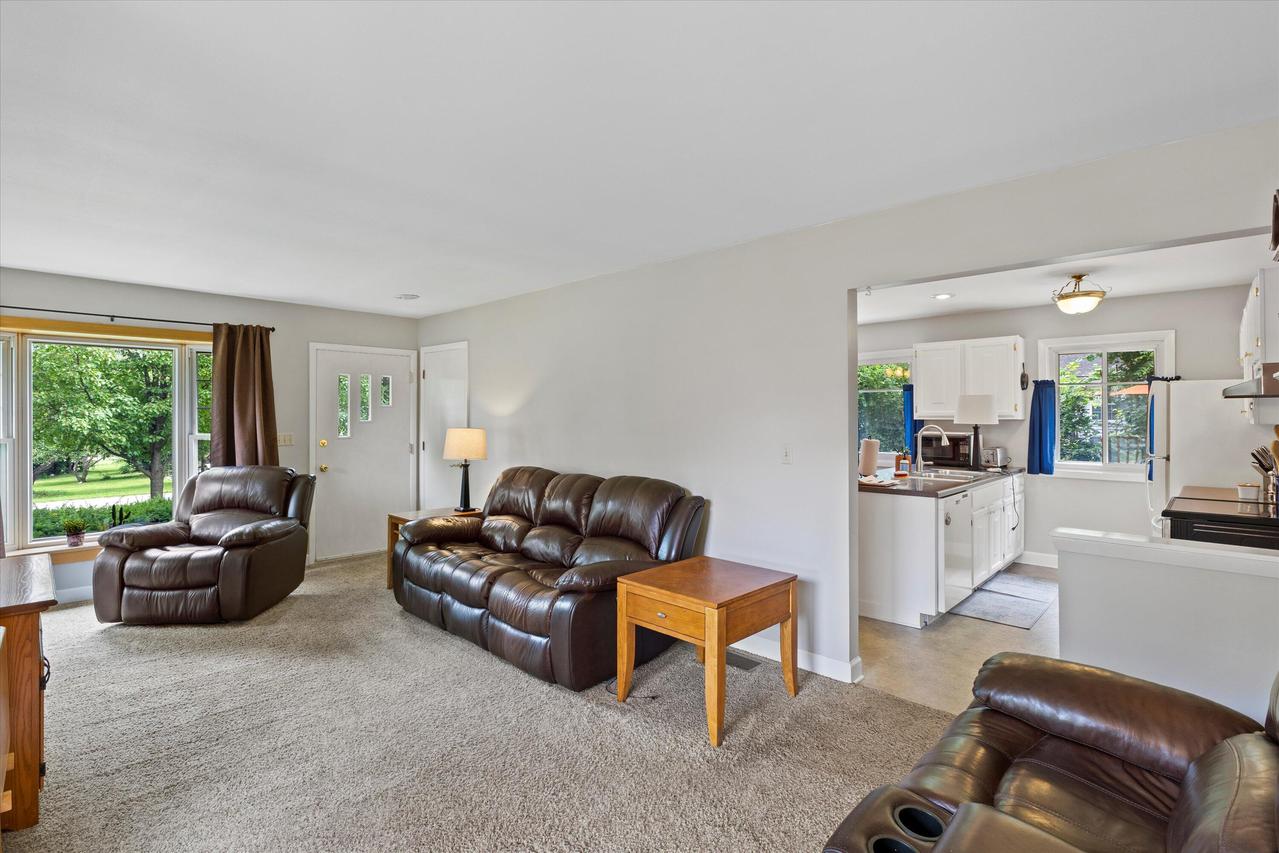 305 N 1st St, Palmyra, WI 53156