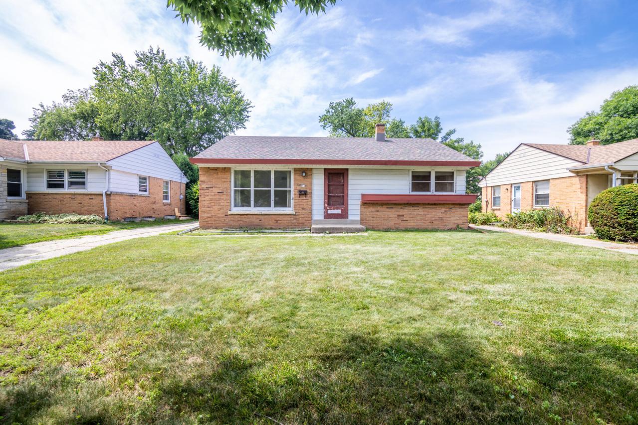 555 Robertson St, Wauwatosa, WI 53213