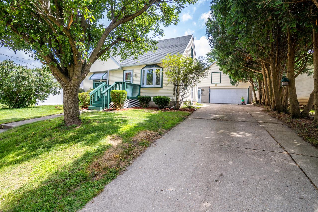 116 N College Ave, Fox Lake, WI 53933