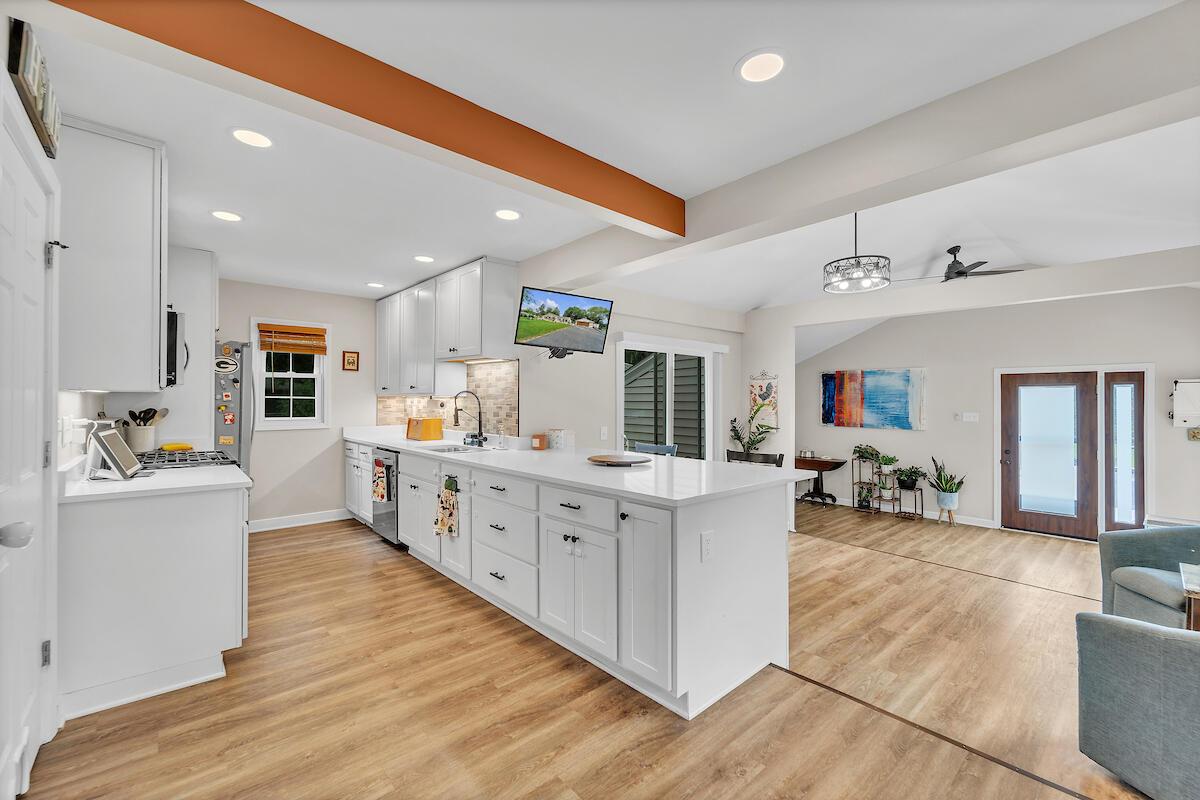 17306 W Roosevelt Ave, New Berlin, WI 53146
