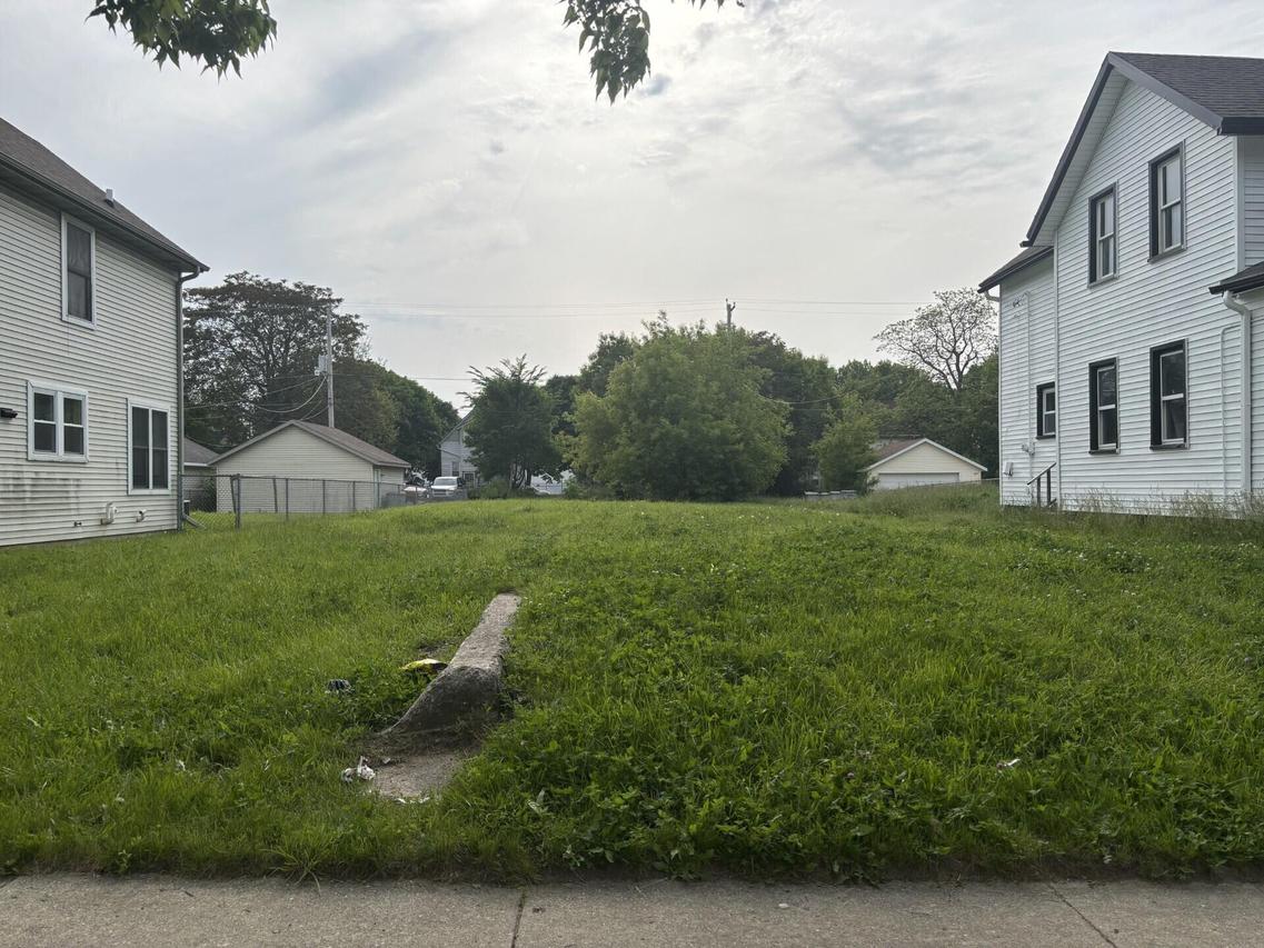 1621 N 14th St, Milwaukee, WI 53205