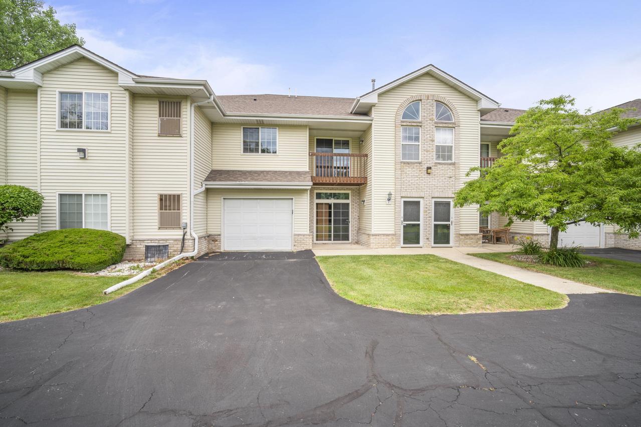 6115 S Creekside Dr #5, Cudahy, WI 53110