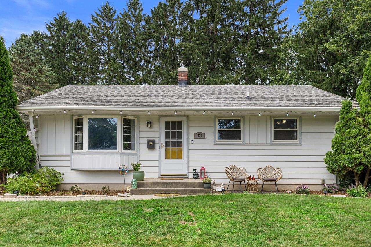 129 N Highland Ave, Thiensville, WI 53092