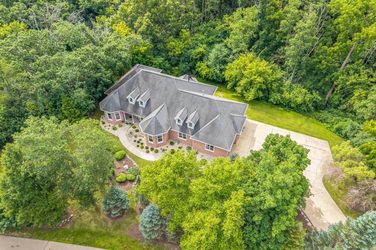 6583 Bridlewood Ct, Lyons, WI 53147