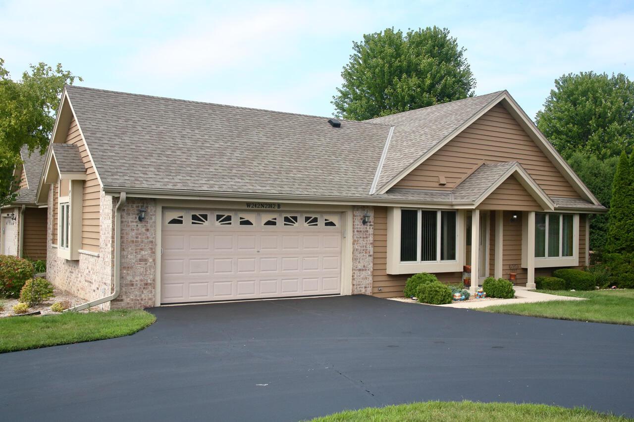 W242N2362 Deer Park #B, Pewaukee, WI 53072