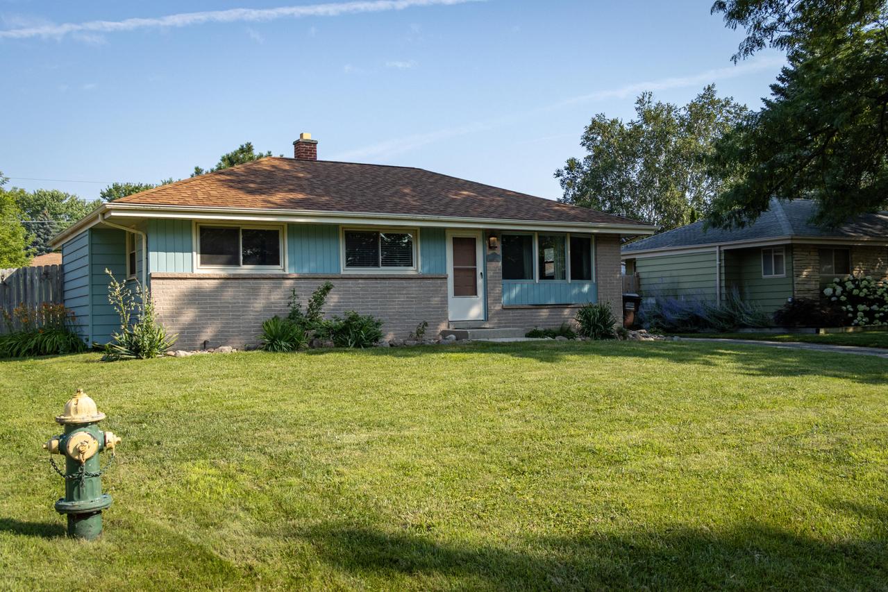 7335 Pheasant Trl, Caledonia, WI 53402