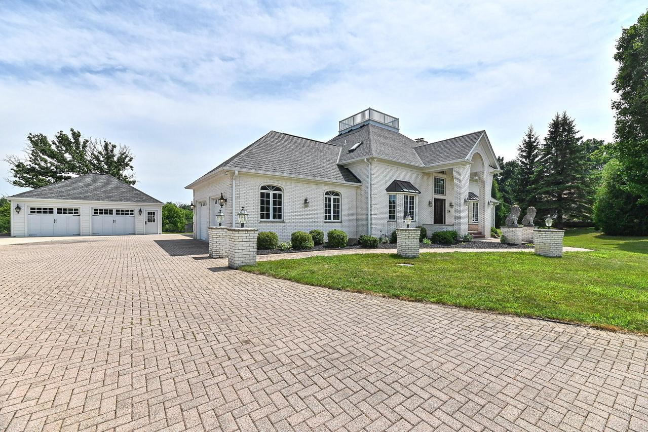 W289N4756 Wild Rose Ct, Delafield, WI 53029