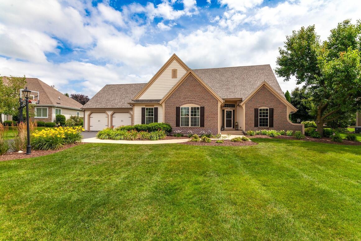 1851 Wellsprings Ct, Oconomowoc, WI 53066