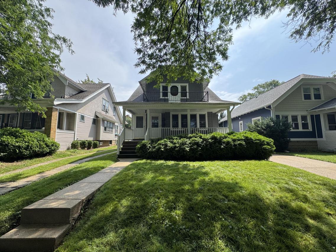 2250 N 64th St #2252, Wauwatosa, WI 53213