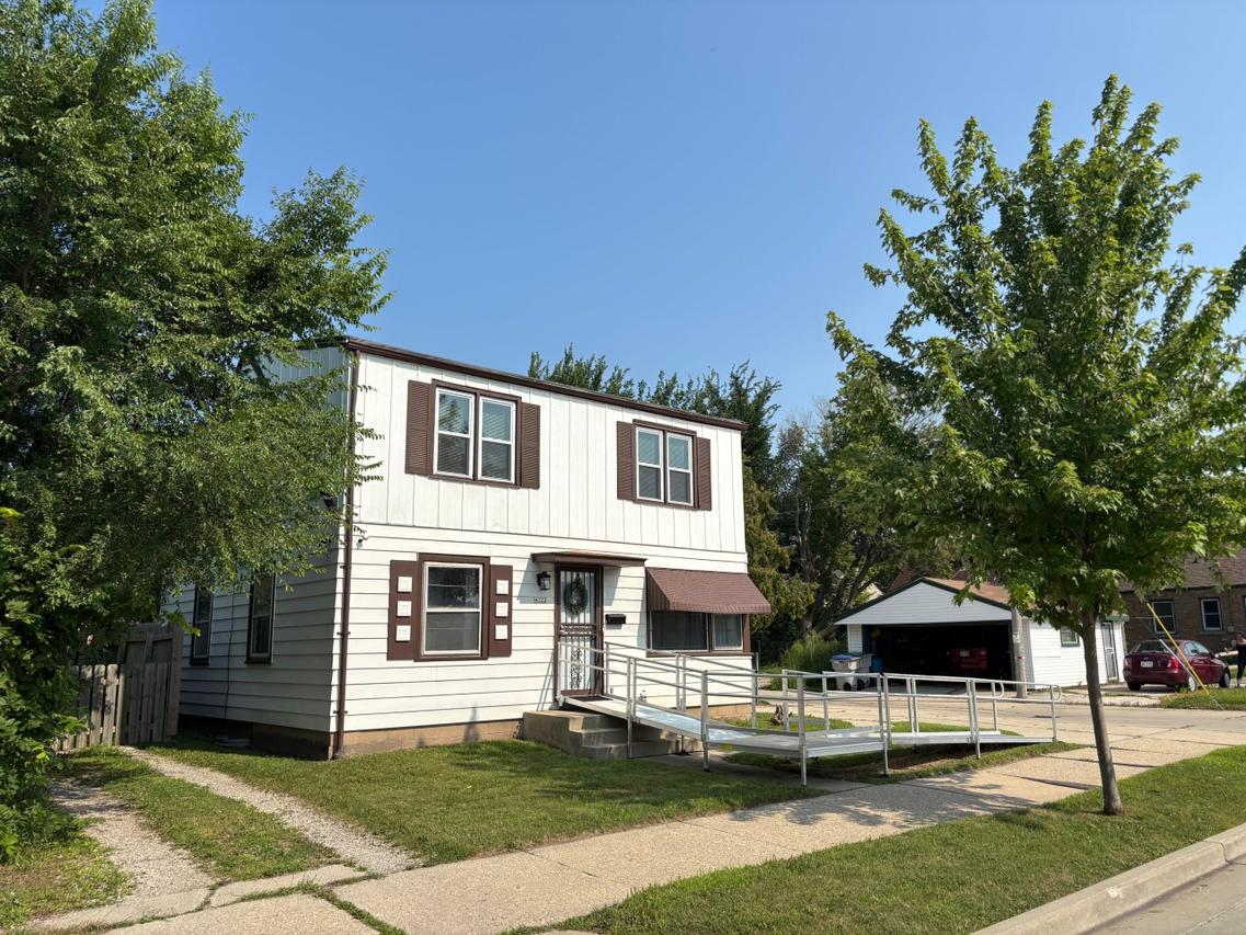 4322 N 30th St, Milwaukee, WI 53216