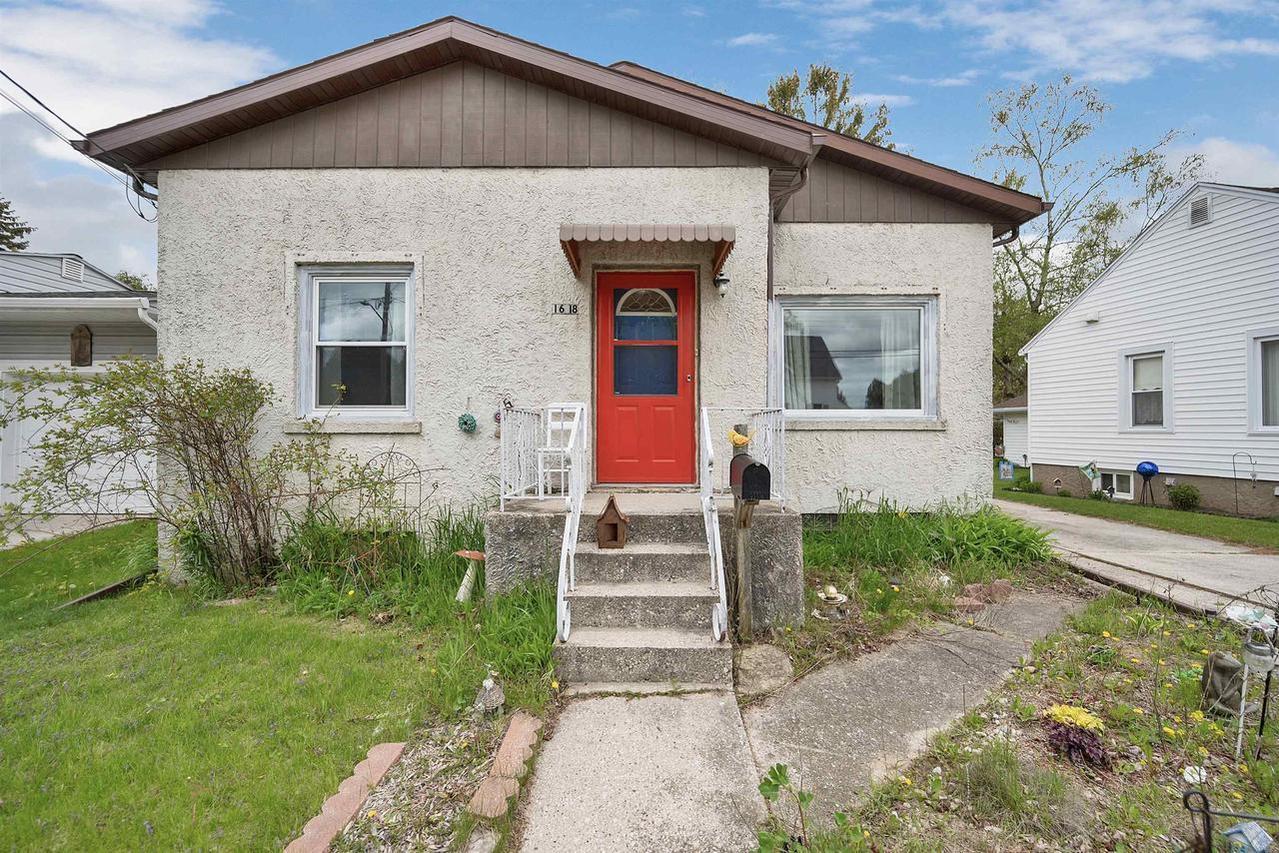 1618 Hawthorne Ave, Two Rivers, WI 54241