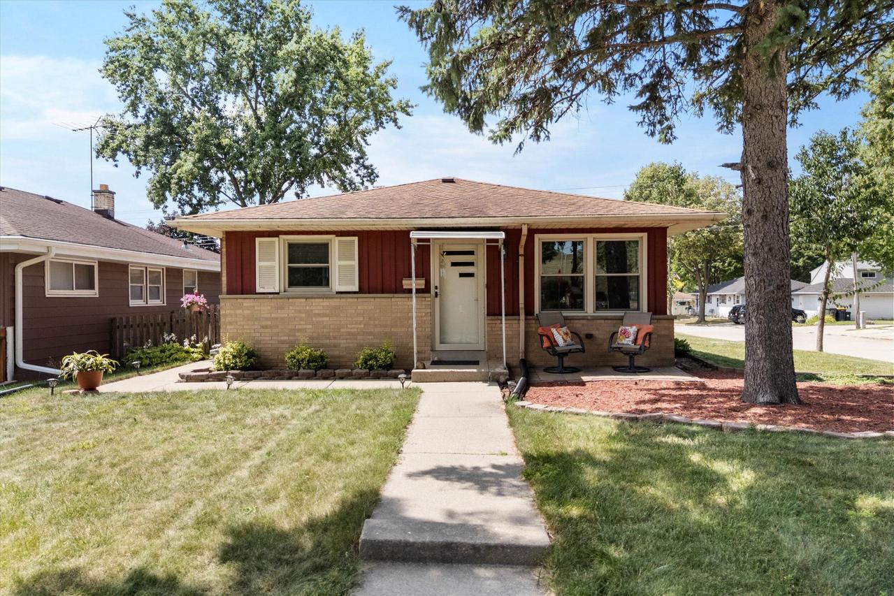 1105 S 101st St, West Allis, WI 53214