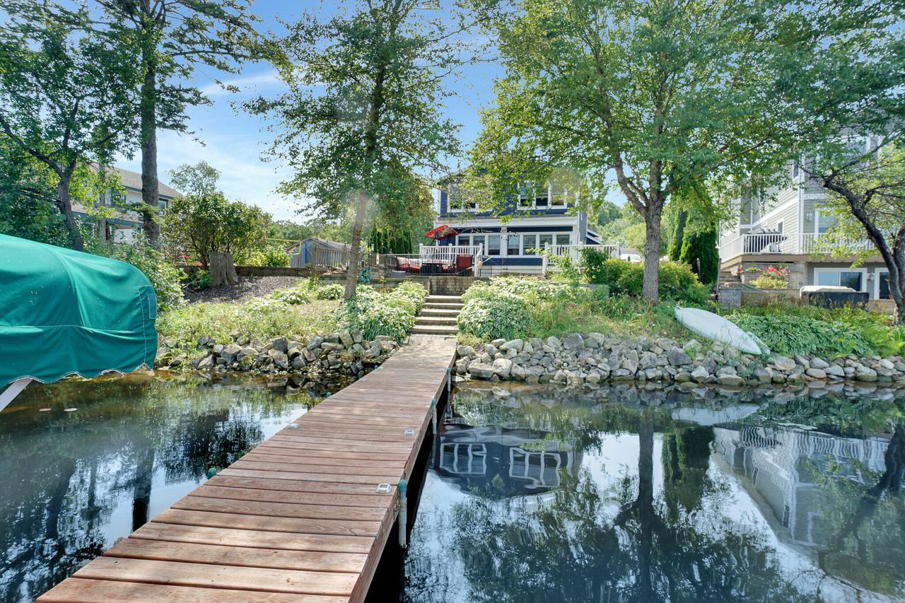 3358 S Shore Dr, Richfield, WI 53033