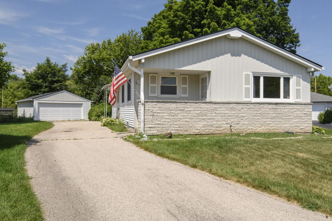 W183N8591 Lawrence Ct, Menomonee Falls, WI 53051