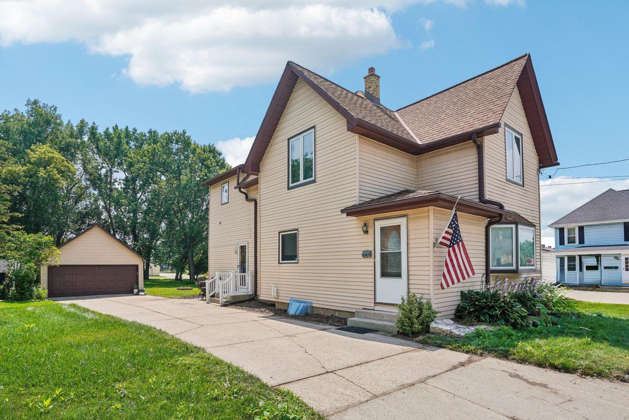 N116W16389 Main St, Germantown, WI 53022