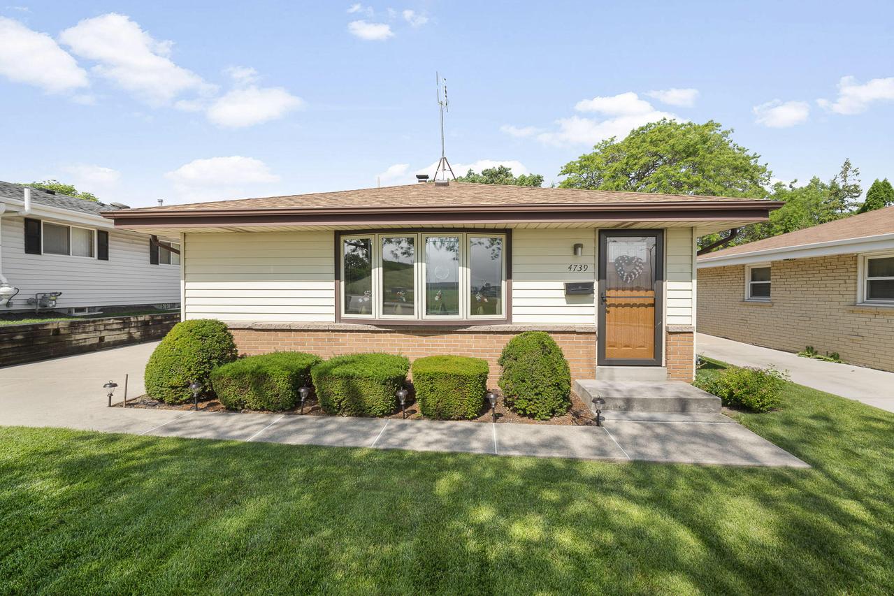 4739 S 20th St, Milwaukee, WI 53221